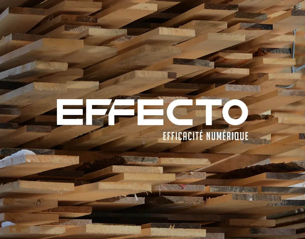 Montage du logo de Effecto sur une image de planches de bois