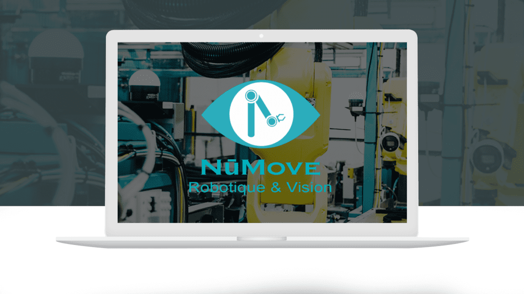 Vue du logo de Numove dans un écran d'ordinateur avec une image de robot en usine comme fond
